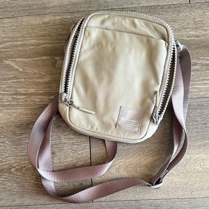 lululemon athletica beige belt bag